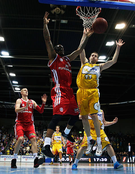 场上作出判 场上作出判